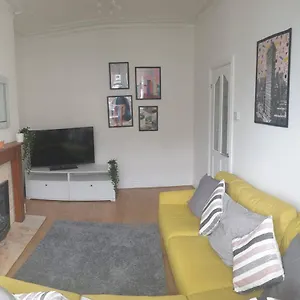 Apartment 8 Bed House 2 Miles, Newcastle upon Tyne